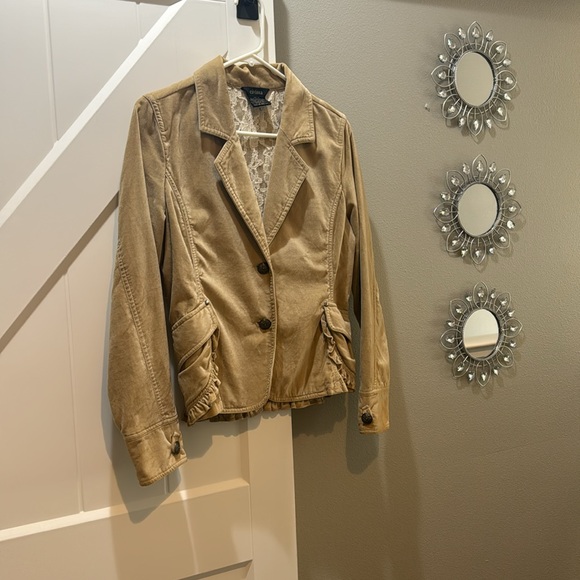 Eivissa Button Up Lace Ruffled Cropped Jacket - Picture 1 of 9